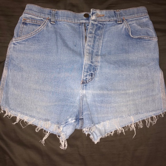 Wrangler God Bless USA Patch Jean Shorts 3 - Picture 2 of 2
